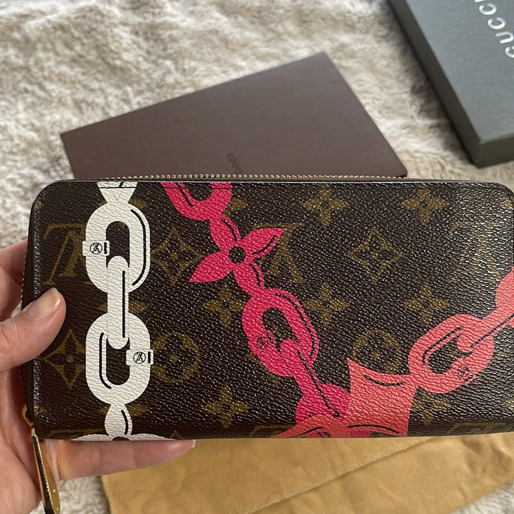 Louis Vuitton Monogram chain flower print design zippy Wallet